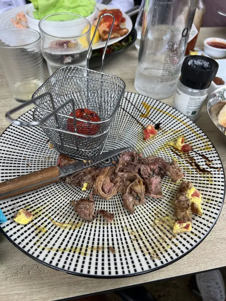 Zacharie BEN BESSAM_HOT & COLD - Viandes grillées / Bistronomie_L'Isle-sur-la-Sorgue_review