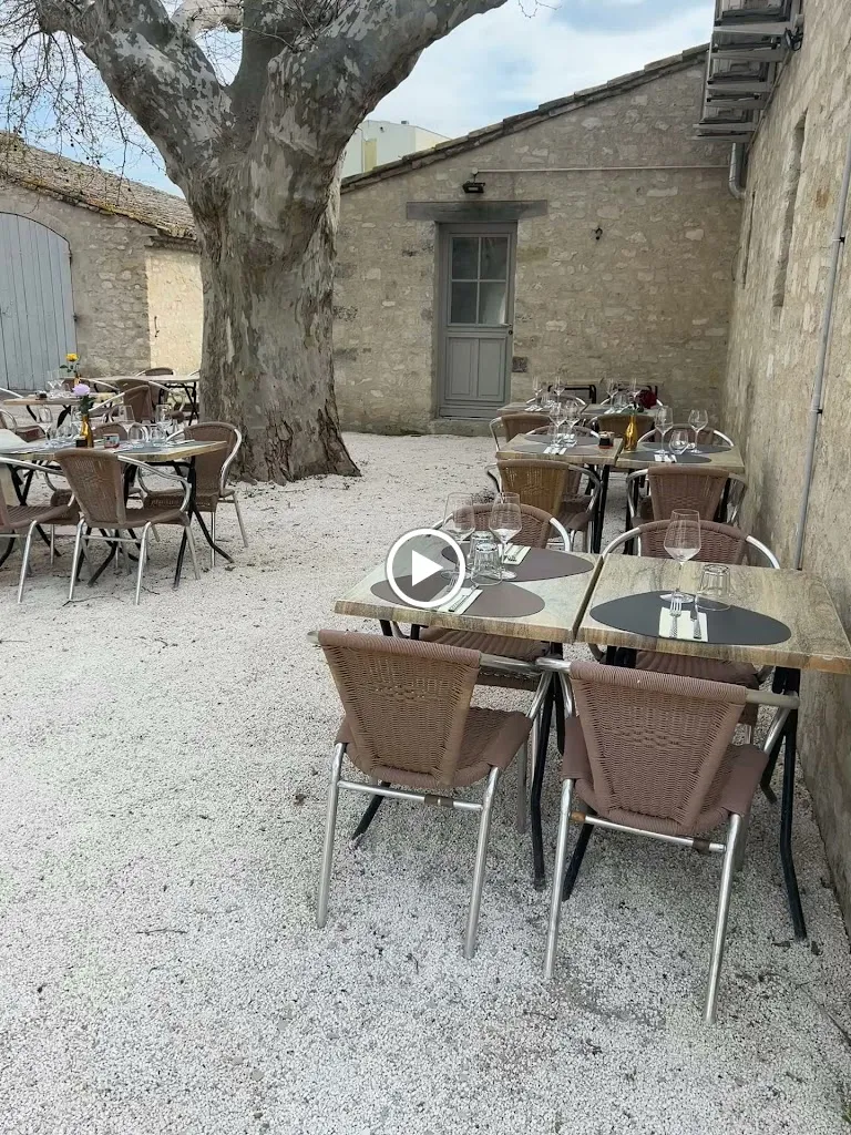 Restaurant Au Bon Endroit L'isle sur la Sorgue restaurant in L'Isle-sur-la-Sorgue