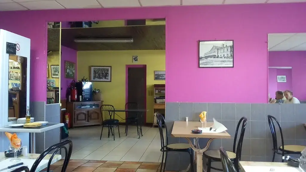 Loic Ruello-kermelin_Bar Restaurant Le Metro_Marseille_review