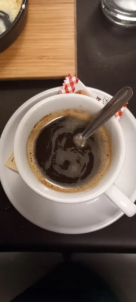 Thea Poupon_LE PATIO_Crau_review