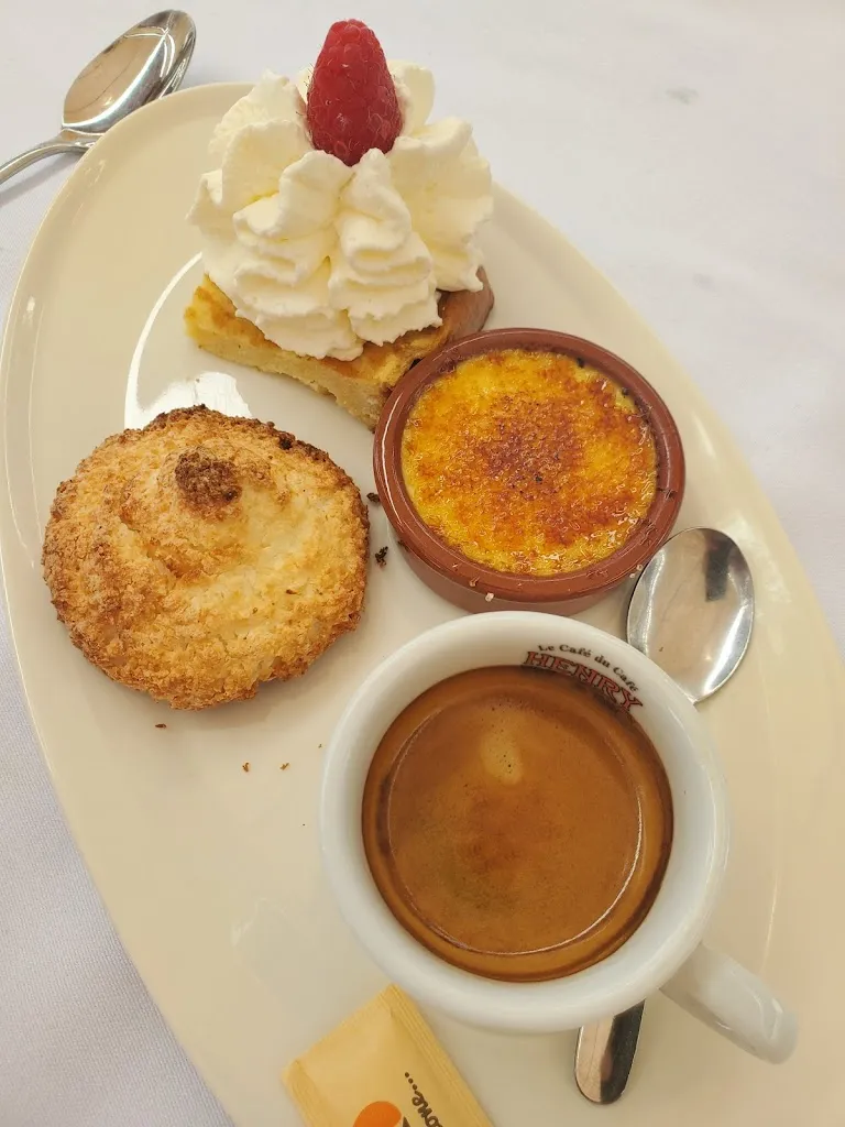 Joanne Philpott_Le Nautic Beach - restaurant & plage privée_Croix-Valmer_review