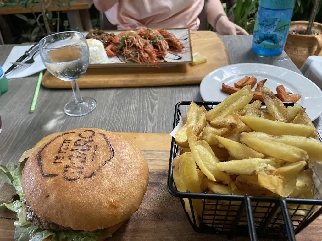 Mikey_Le Petit Gigaro_Croix-Valmer_review