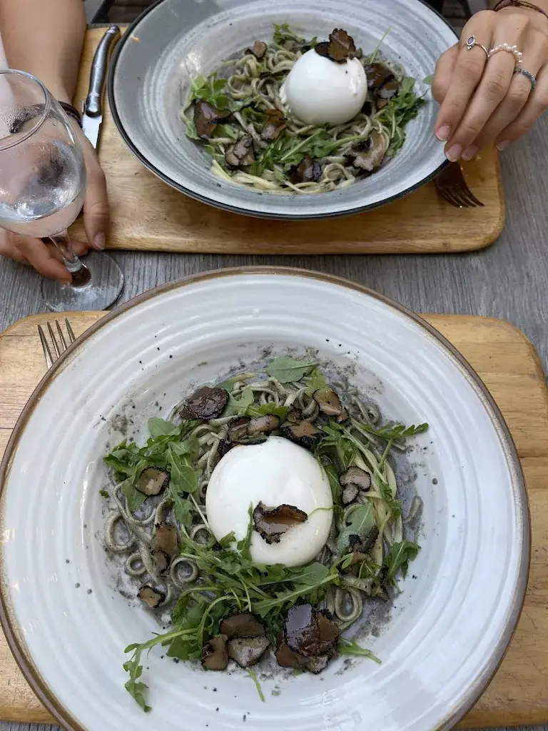 Celine Boos_Le Petit Gigaro_Croix-Valmer_review