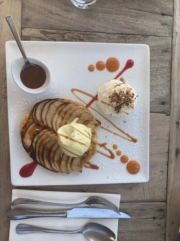 Debora Levi_Le Ponent Plage_Croix-Valmer_review