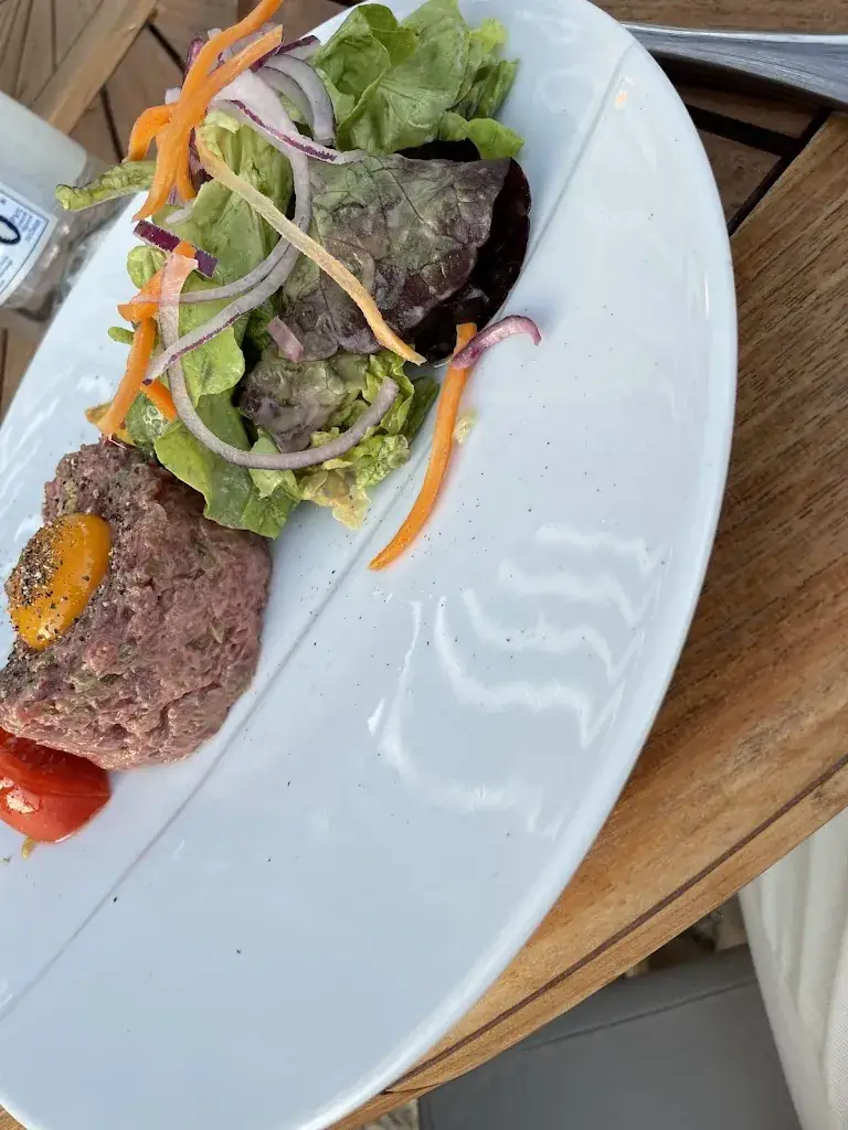 A. Winter_Marius à la Plage_Croix-Valmer_review