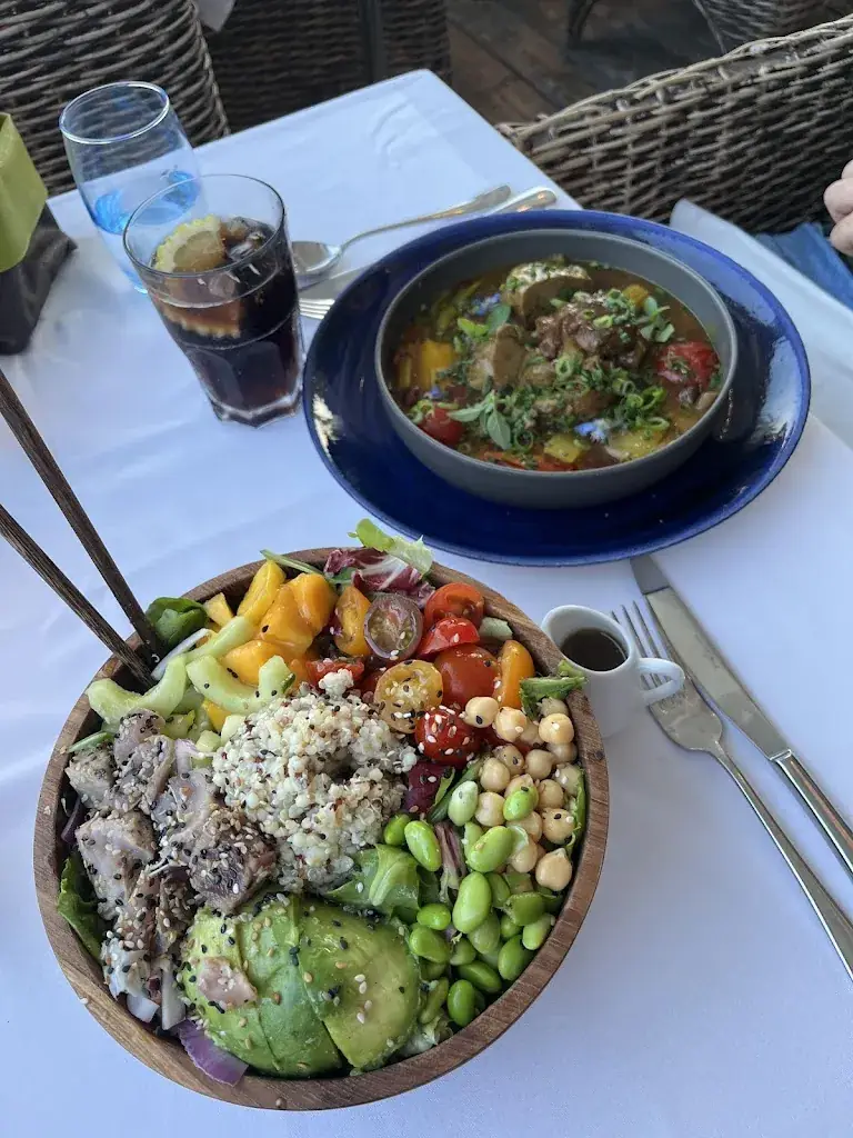 Valeriia Fomich_Couleurs Jardin_Croix-Valmer_recensione