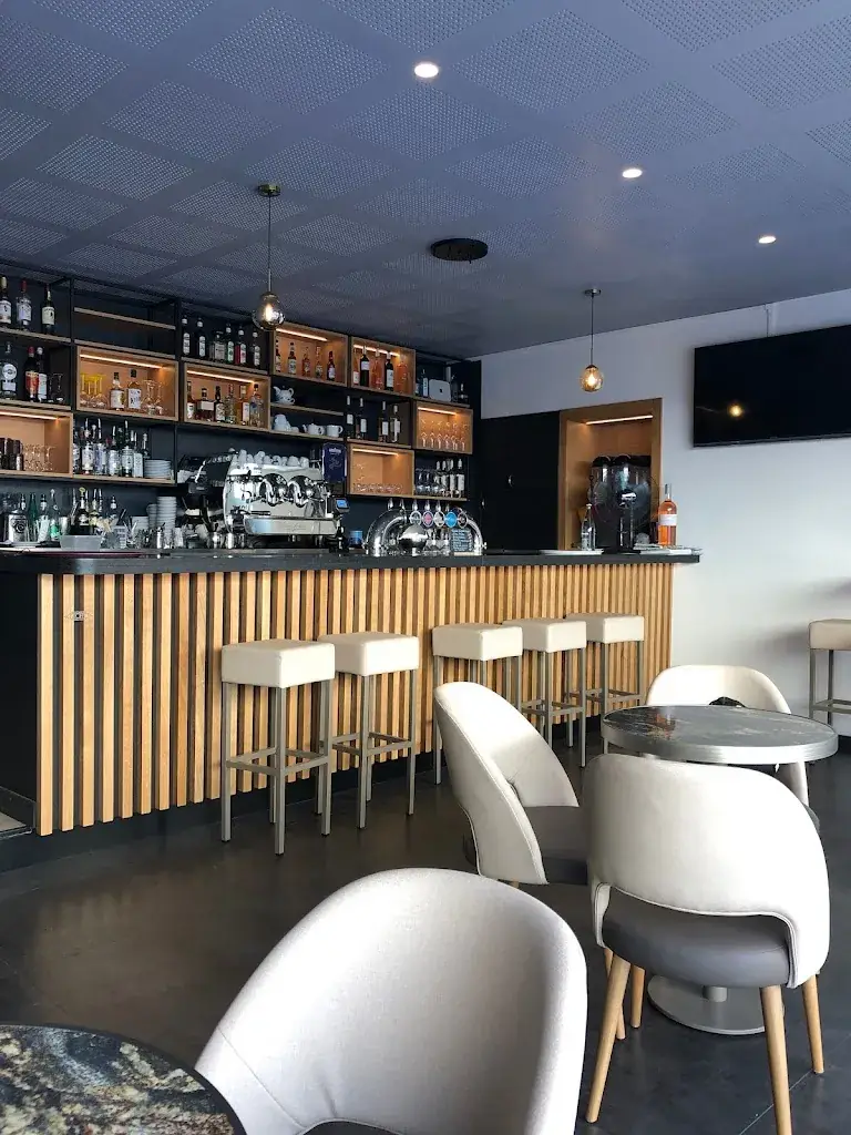 Le café d en face restaurant in Croix-Valmer