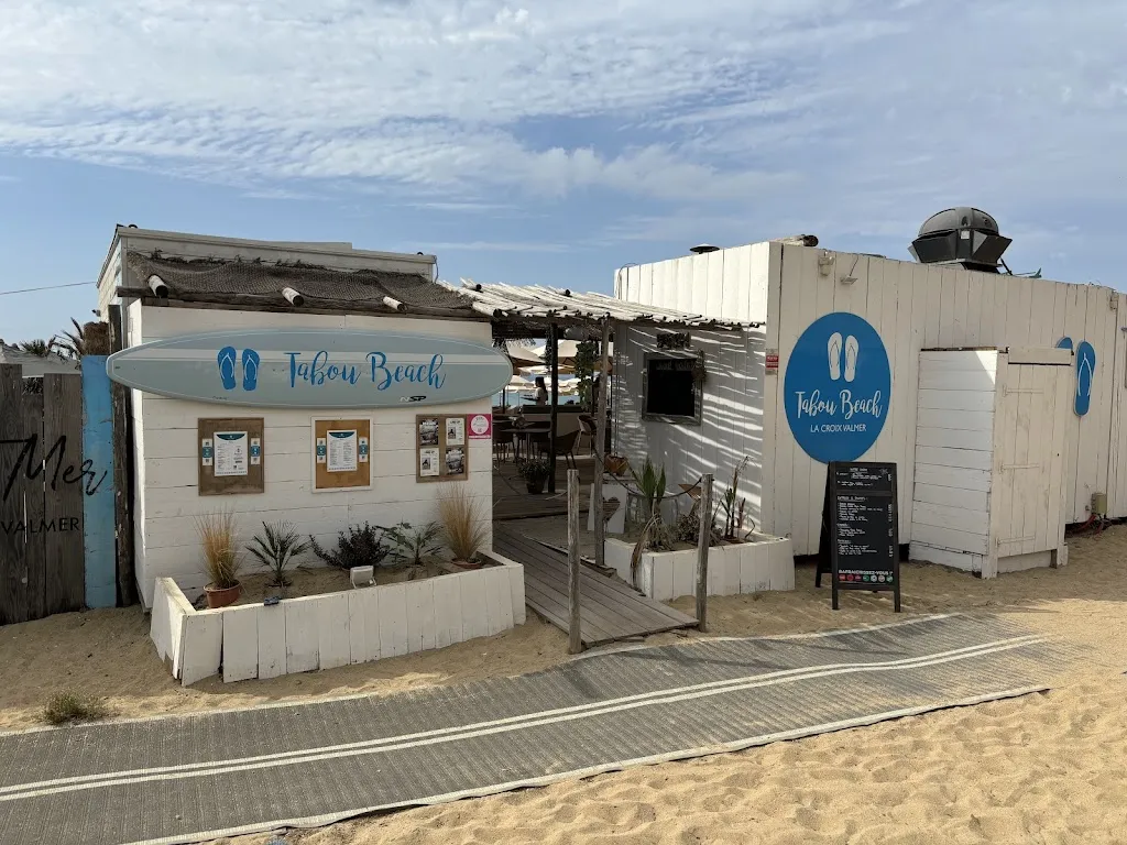 ana lígia viccari_Tabou Beach_Croix-Valmer_review