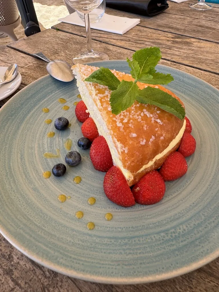 Lena Schenker_Tabou Beach_Croix-Valmer_review