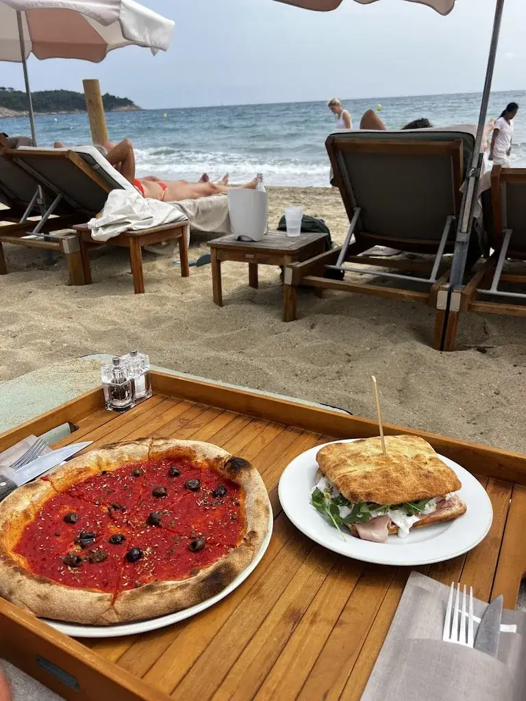 Anna_Pépé_Croix-Valmer_review