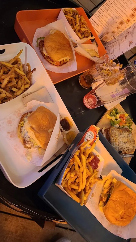 Edward Duarte_Up Up Burger_Croix-Valmer_review