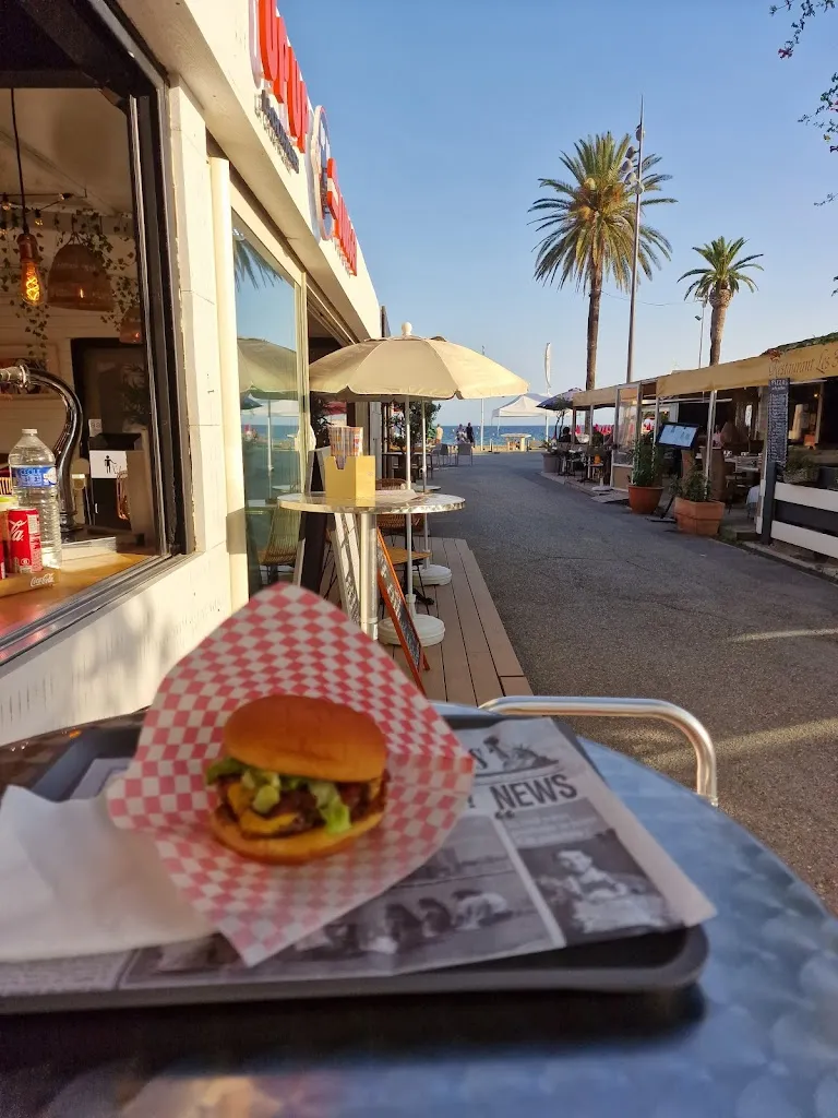 Up Up Burger restaurant in Croix-Valmer