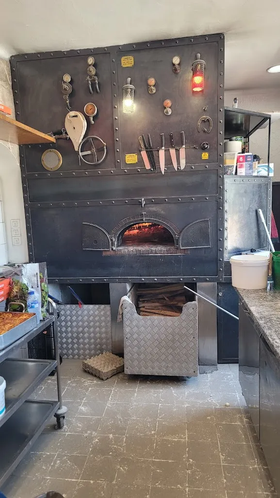 amaru cabrera_Pizza House_Croix-Valmer_review