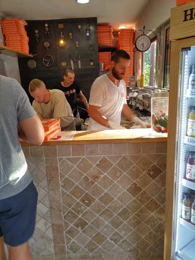 Mike Twigg_Pizza House_Croix-Valmer_review