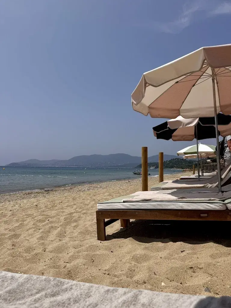 Ellen J. Snyder_Hôtel Lily of the Valley_Croix-Valmer_review