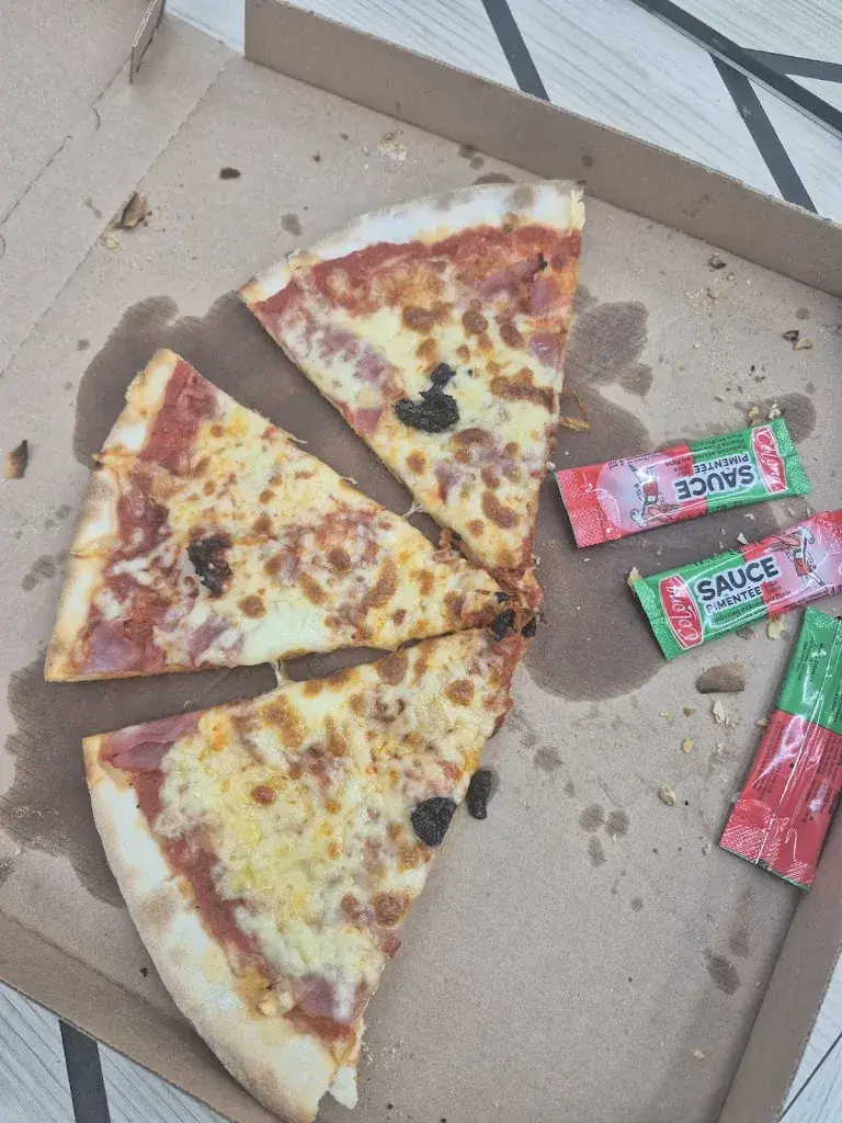 Linda Kantar_Pizzeria/Grillade Mr.K_Marseille_review