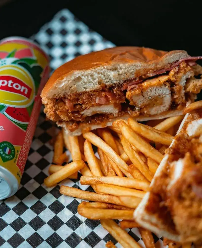 Chicken Bucket Marseille La Capelette_Marseille_slider_image_2