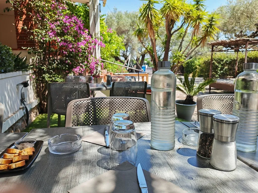 Restaurant L'oliveraie restaurant in Farlède