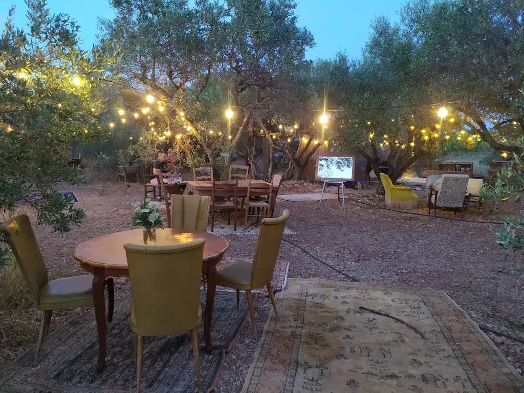 Les tables de la pierre blanche restaurant in Farlède