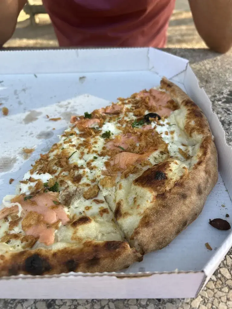 Lilly Louna_Pizzeria Chez Marius_Fare-les-Oliviers_review