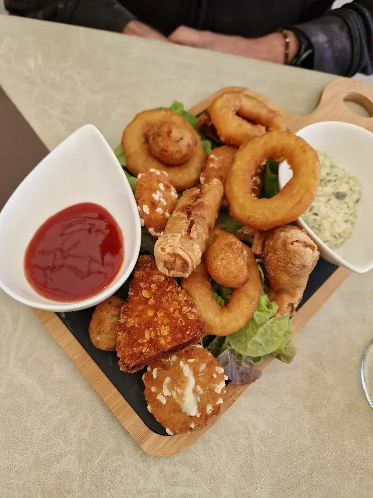 Gwen Req_Au petit creux restaurant sur place_Fare-les-Oliviers_recensione