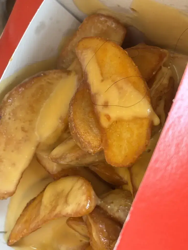 Valentina_McDonald's_Fare-les-Oliviers_review