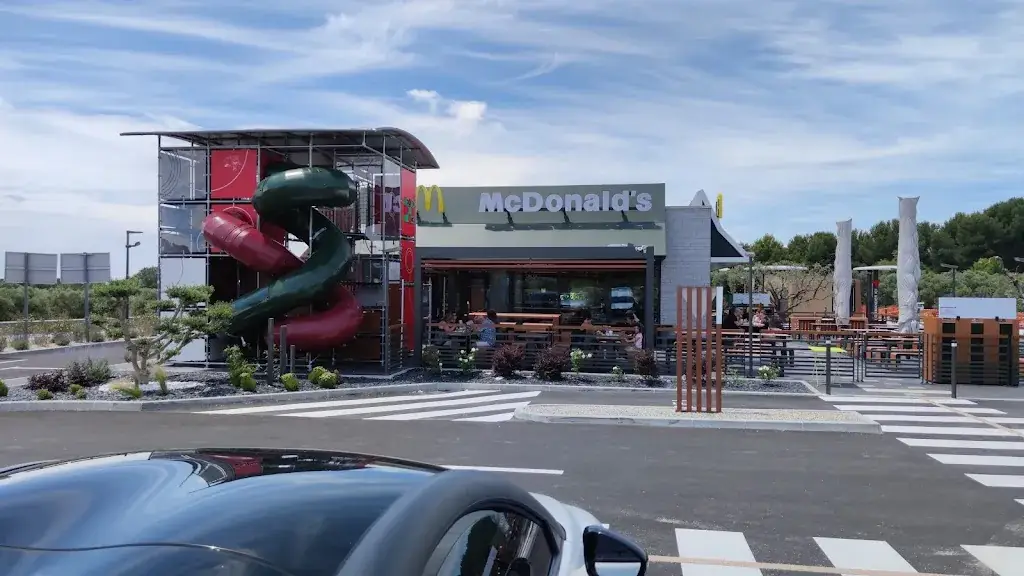 McDonald's restaurant in Fare-les-Oliviers