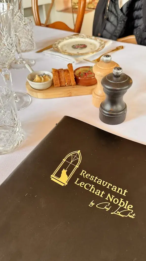 Liana Karapetyan_LeChat Noble_Colle-sur-Loup_review