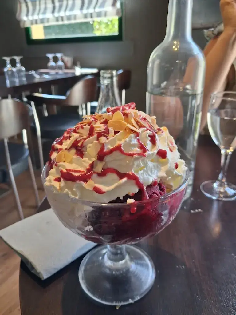 Bernadette Pinto_Brasserie La Rocadine_Perreux_review