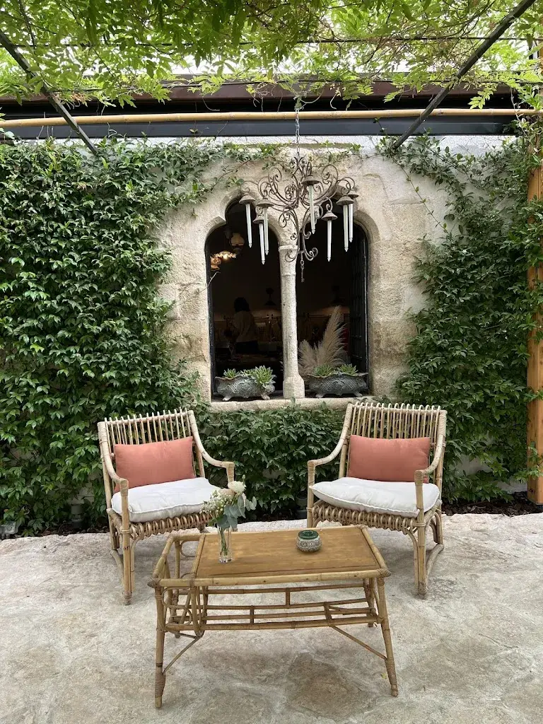 Andreana Christodoulou_Hôtel L'Abbaye_Colle-sur-Loup_review