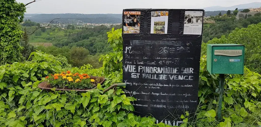 Wojtek Karolak_La Brouette_Saint-Paul-de-Vence_review