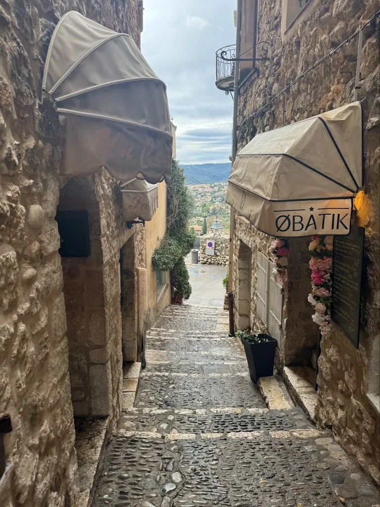 M Belen_Øbatik_Saint-Paul-de-Vence_review