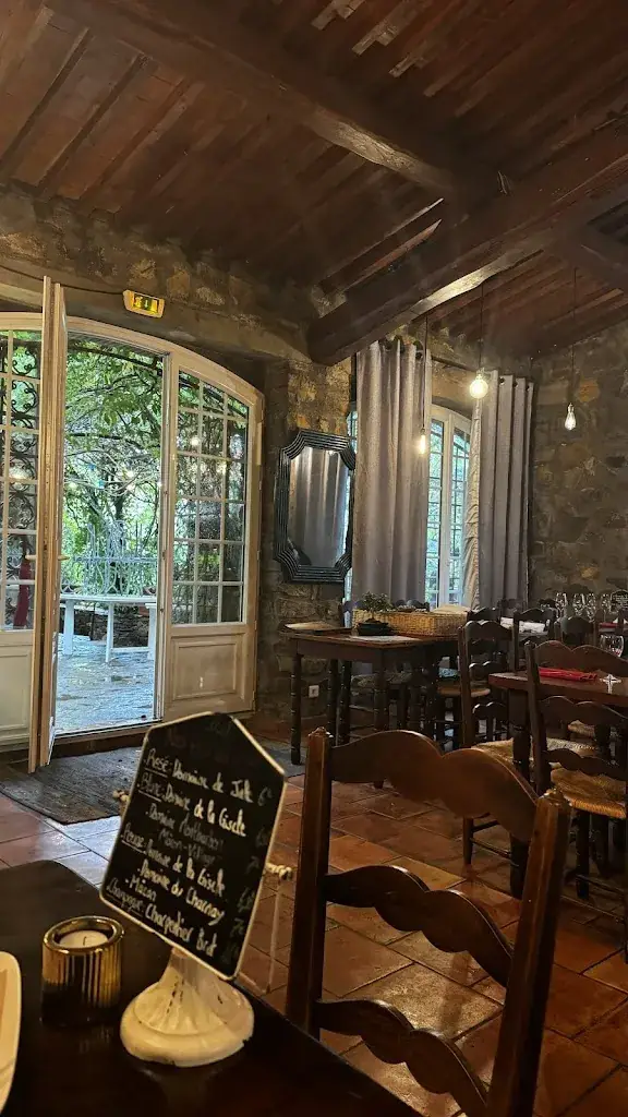 Olivia Lyon_La Faucado_Garde-Freinet_review