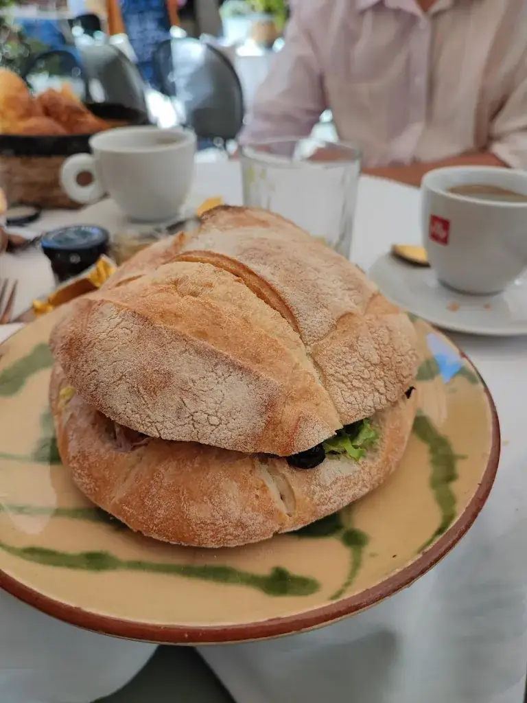 carola bentot_Vie la Joie_Garde-Freinet_review