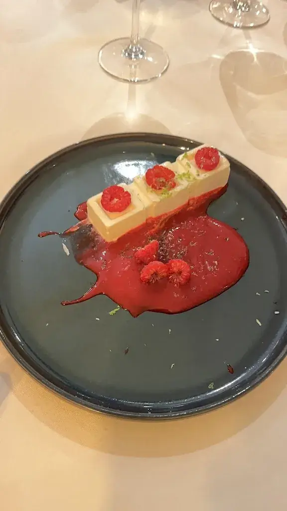 Eduardo Villanova_Les Magnolias_Perreux-sur-Marne_review