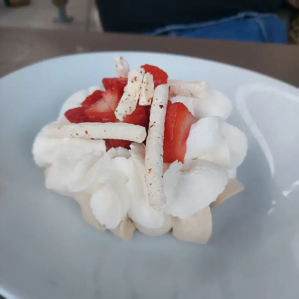 Estelle Castets_Le Local 12_Compeyre_review