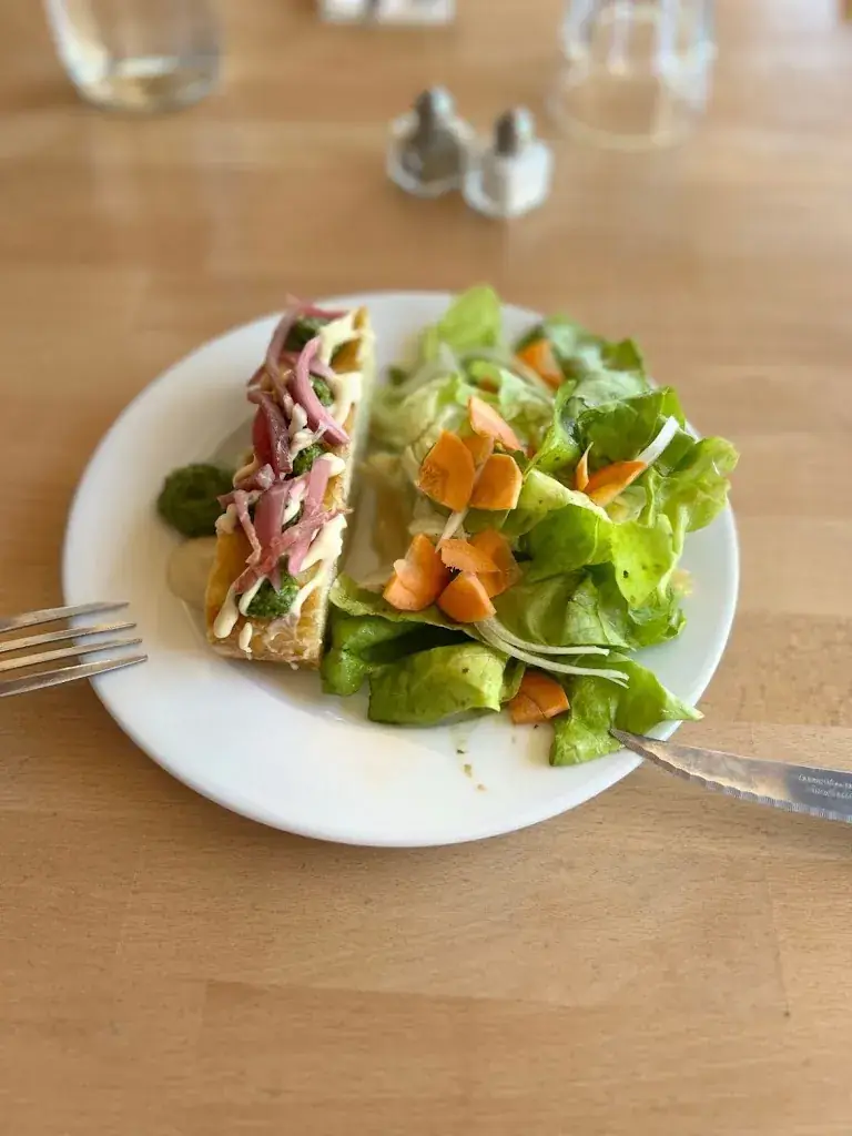 Clara Arocas_Le Local 12_Compeyre_review