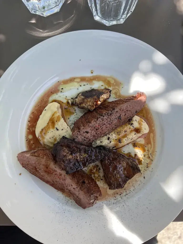 Le Local 12 restaurant in Compeyre