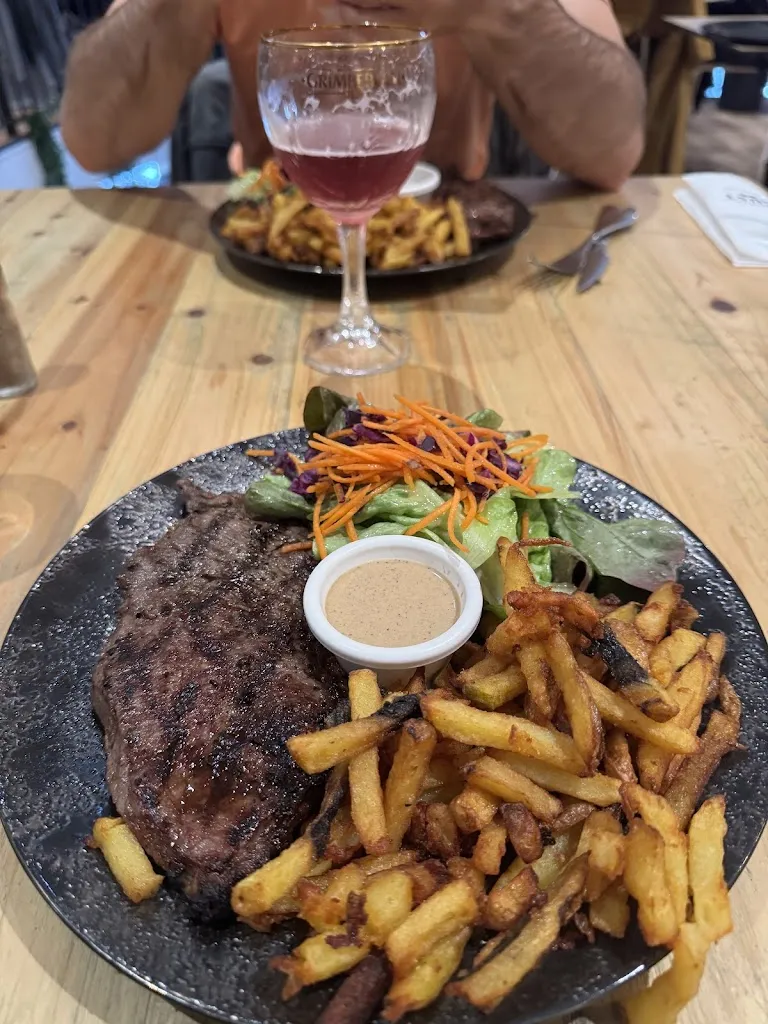 Dewi Dea Anggie_Tonton Gust La Garde_Garde_review