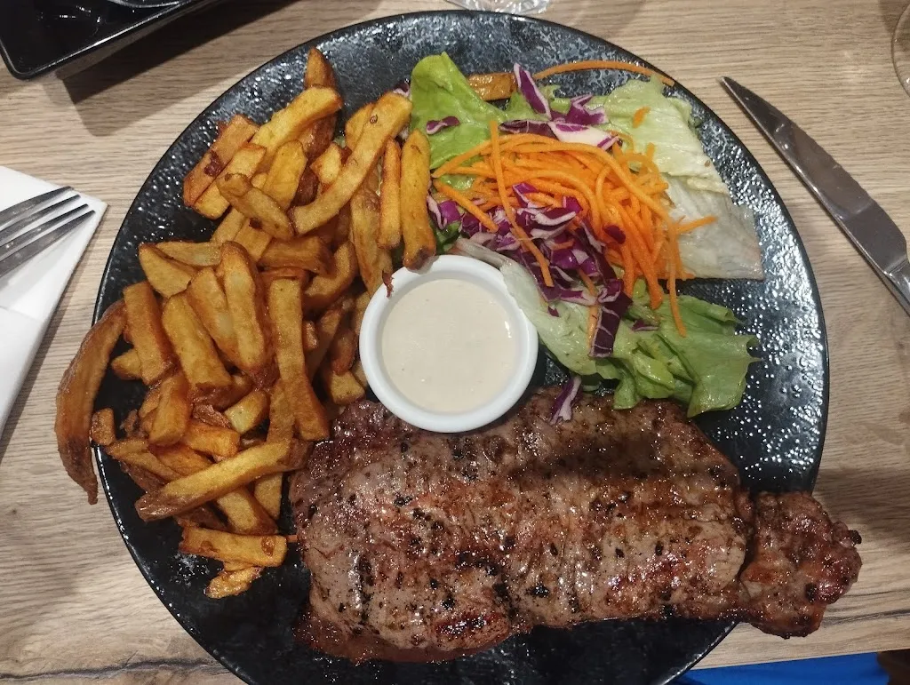 Sylvie Tellier_Tonton Gust La Garde_Garde_review