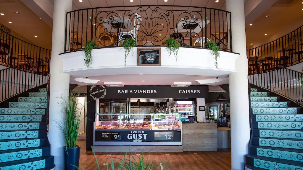 Tonton Gust La Garde_Garde_slider_image_1