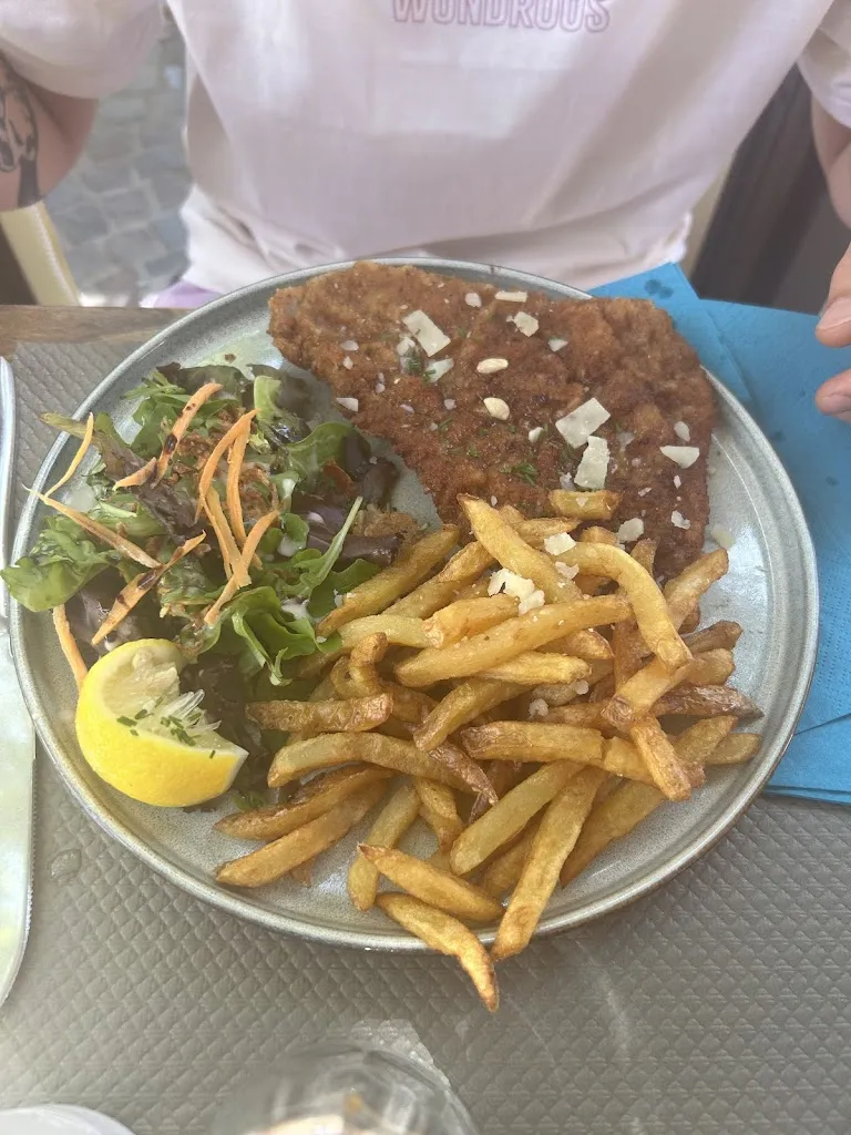 Morgane ARNAUD ALONZO A_Bistrot de la fontaine_Garde_review