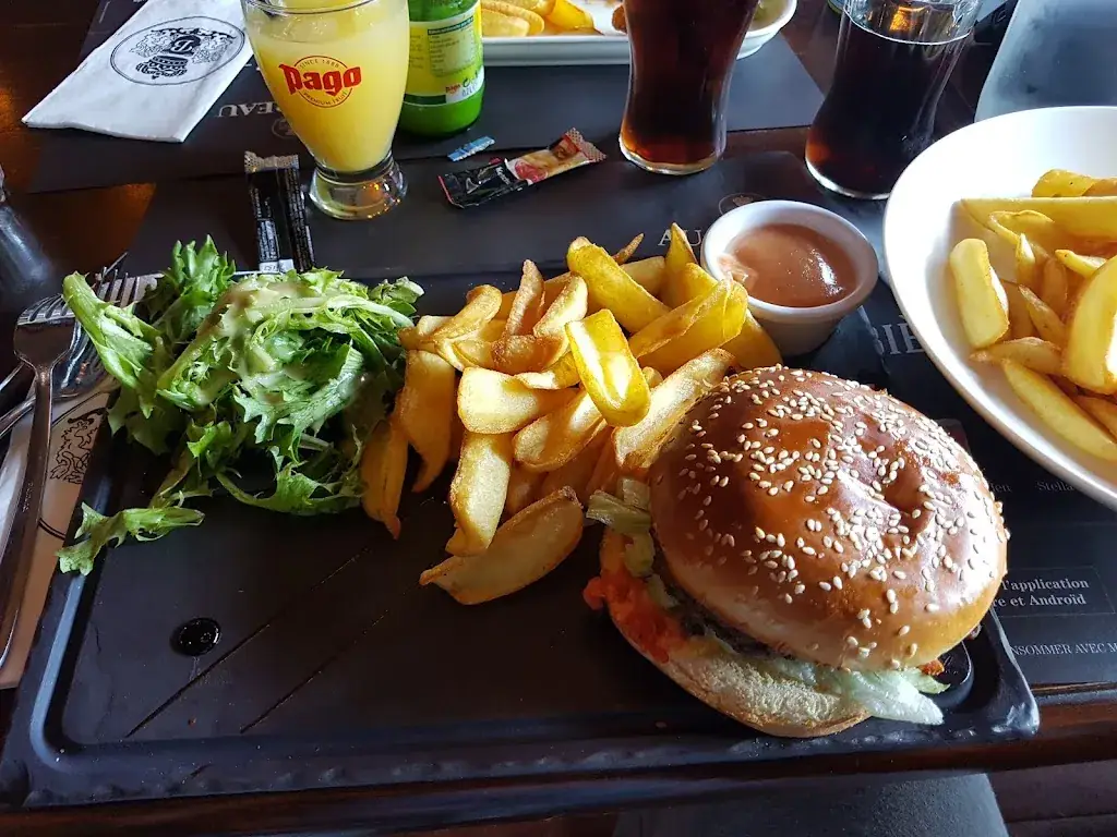 Abdulrahman Alhazmi_Au Bureau - Pub et Brasserie_Garde_review