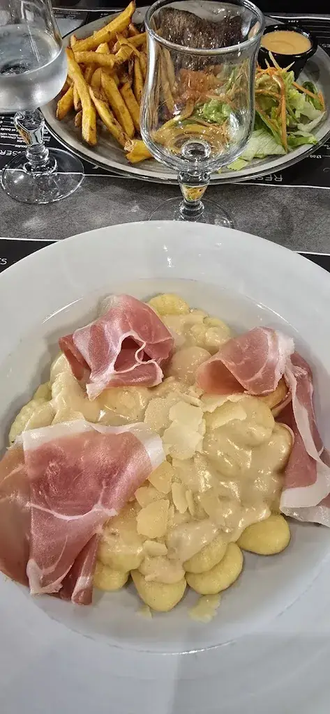 Sylvie Vernizeau_Chez Fred_Garde_review