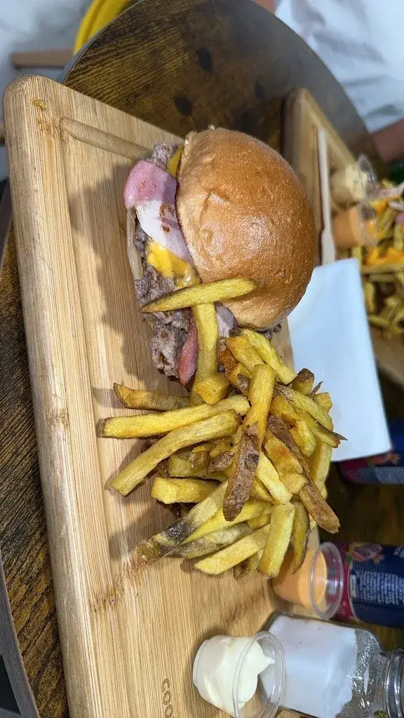 Menu_LE SANJI - smash burger_Garde_image_6