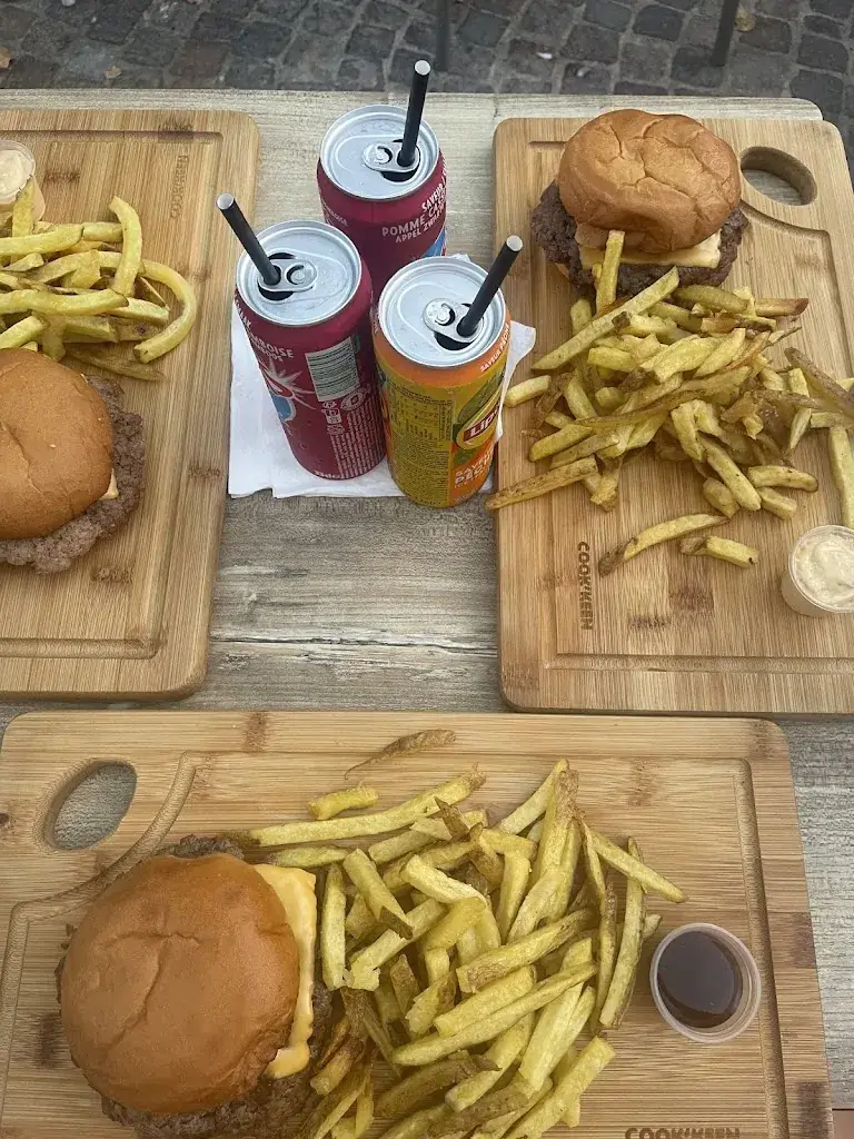 Menu_LE SANJI - smash burger_Garde_image_8