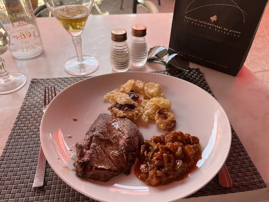 Ys ZHANG_Cafe Du Midi_Roque-d'Anthéron_recensione