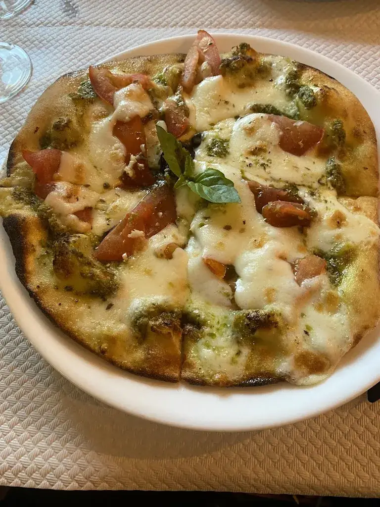 Shannan Clarke_La Vieille Pelle. Pizzeria_Marseille_review