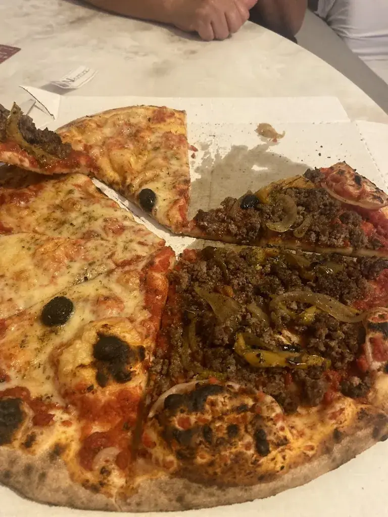 zohra jadli_La Vieille Pelle. Pizzeria_Marseille_review