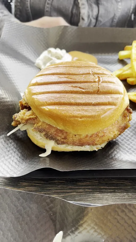 Yolo Hot Chicken France_Marseille_slider_image_2